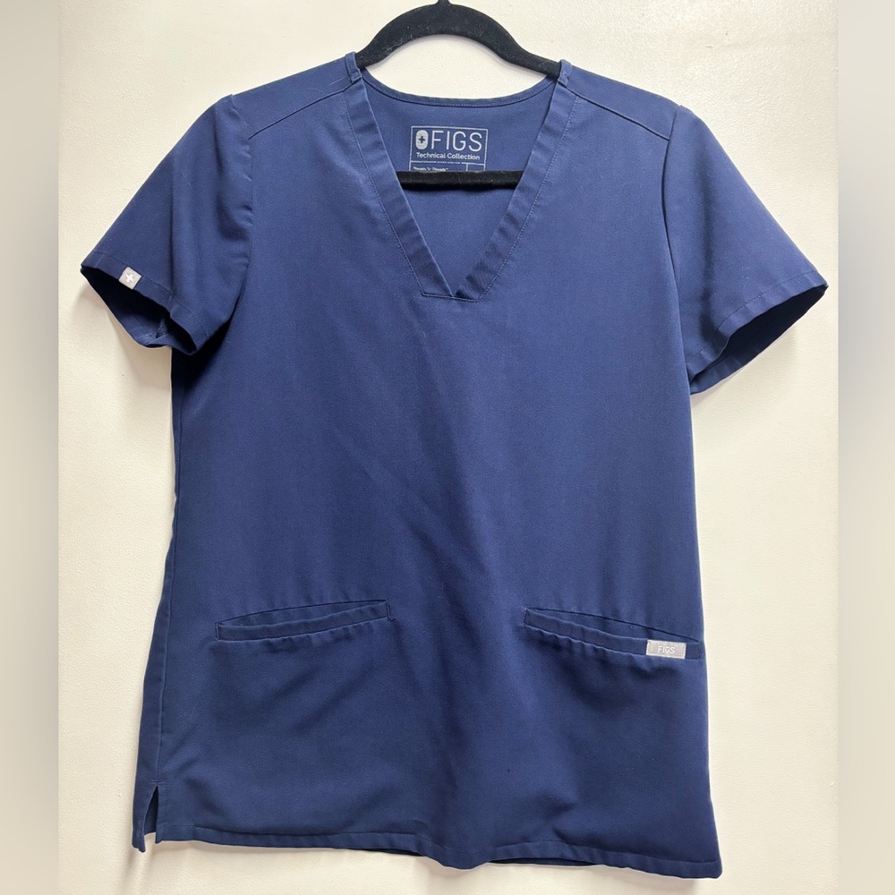 FIGS Women's Casma - three-pocket scrub top - XS / Navy